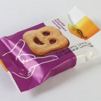 بیسکوئیت با کرم فندق و روکش کاکائویی بنیس 32 گرمی